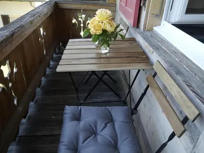 Ein Sitzbereich in der Unterkunft Chalet Maria Interlaken