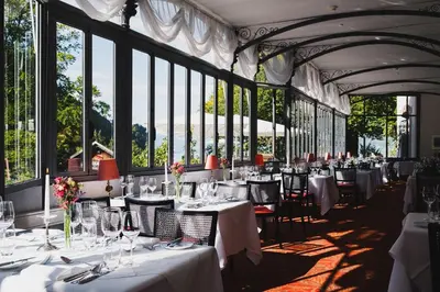 Ein Restaurant oder anderes Speiselokal in der Unterkunft Grandhotel Giessbach