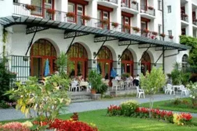Ein Garten an der Unterkunft Funny Farm Backpackers