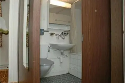Ein Badezimmer in der Unterkunft Funny Farm Backpackers