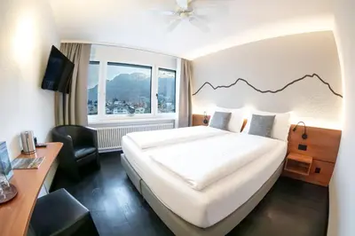 Ein Bett oder Betten in einem Zimmer der Unterkunft Hotel Merkur - West Station