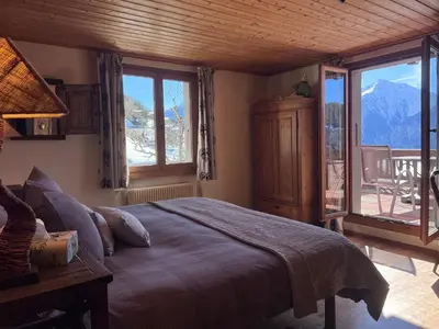 Ein allgemeiner Bergblick oder ein Berglick von des Bed & Breakfasts aus