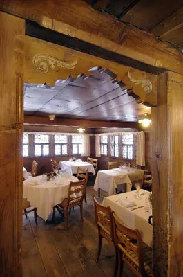 Ein Restaurant oder anderes Speiselokal in der Unterkunft Landgasthof Ruedihus