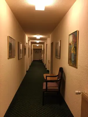 Ein Sitzbereich in der Unterkunft Hotel Belmont