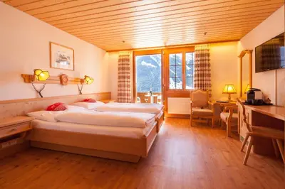 Ein Bett oder Betten in einem Zimmer der Unterkunft Alpenhof