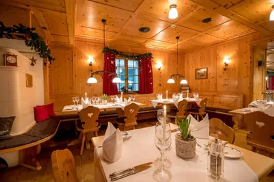 Ein Restaurant oder anderes Speiselokal in der Unterkunft Hotel Alpbach
