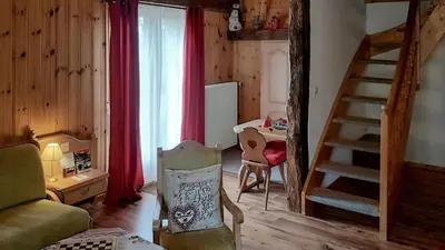 Ein Sitzbereich in der Unterkunft Hotel La Cambuse