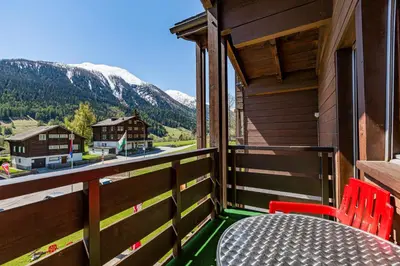 Ein allgemeiner Bergblick oder ein Berglick von des Gasthauses aus