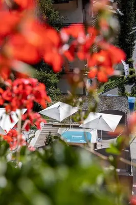 Der Swimmingpool an oder in der Nähe von Hotel AMBiANCE