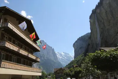 Ein allgemeiner Bergblick oder ein Berglick von des Hotels aus