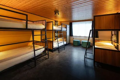 Ein Bett oder Betten in einem Zimmer der Unterkunft Eiger Lodge Easy