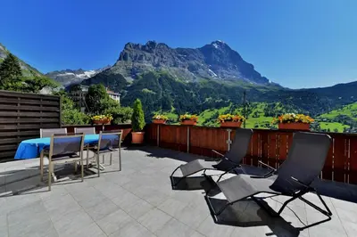 Ein allgemeiner Bergblick oder ein Berglick von der Ferienwohnung aus
