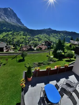 Ein allgemeiner Bergblick oder ein Berglick von der Ferienwohnung aus