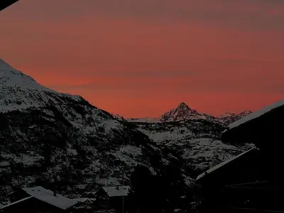 Ein allgemeiner Bergblick oder ein Berglick von der Ferienwohnung aus