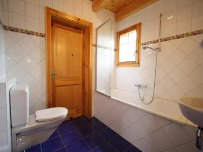 Ein Badezimmer in der Unterkunft Chalet in Rhone Valley near Ski Lift