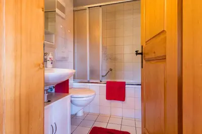 Ein Badezimmer in der Unterkunft Haus Südlenz
