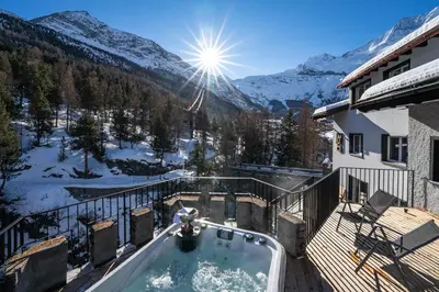 Ein allgemeiner Bergblick oder ein Berglick von des Hotels aus