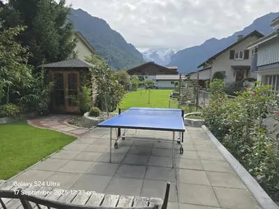 Ein allgemeiner Bergblick oder ein Berglick von des Ferienhauses aus