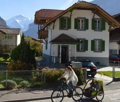 Ein allgemeiner Bergblick oder ein Berglick von des Ferienhauses aus