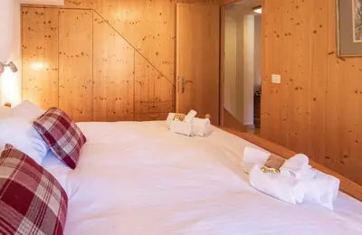 Ein Bett oder Betten in einem Zimmer der Unterkunft Chalet Schweizerhof 1