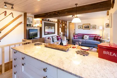 Ein Sitzbereich in der Unterkunft Chalet Schweizerhof 1