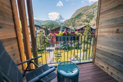 Ein allgemeiner Bergblick oder ein Berglick von des Hotels aus