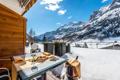 Ein allgemeiner Bergblick oder ein Berglick von des Hotels aus