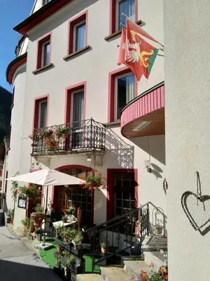 Das Gebäude in dem sich das Gasthaus befindet