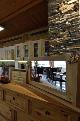 Ein Restaurant oder anderes Speiselokal in der Unterkunft Hotel Les Mélèzes