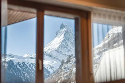 Ein allgemeiner Bergblick oder ein Berglick von des Hotels aus
