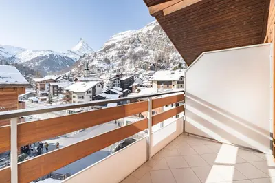 Ein allgemeiner Bergblick oder ein Berglick von des Hotels aus