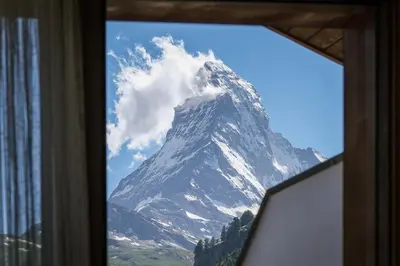 Ein allgemeiner Bergblick oder ein Berglick von des Hotels aus