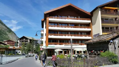 Ein allgemeiner Bergblick oder ein Berglick von des Hotels aus