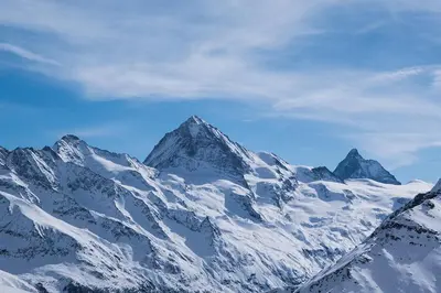 Ein allgemeiner Bergblick oder ein Berglick von des Hotels aus