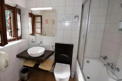 Ein Badezimmer in der Unterkunft Hotel de Moiry Supérieur