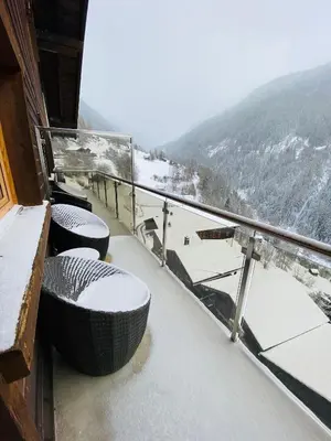 Ein allgemeiner Bergblick oder ein Berglick von des Hotels aus