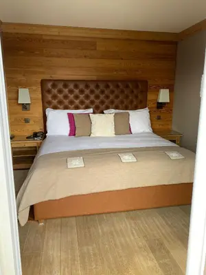 Ein Bett oder Betten in einem Zimmer der Unterkunft Hotel Royal