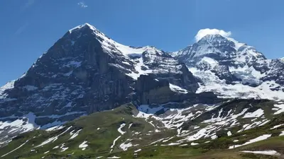 Ein allgemeiner Bergblick oder ein Berglick von der Ferienwohnung aus