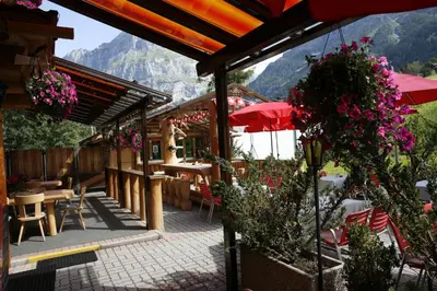 Ein allgemeiner Bergblick oder ein Berglick von der Ferienwohnung aus