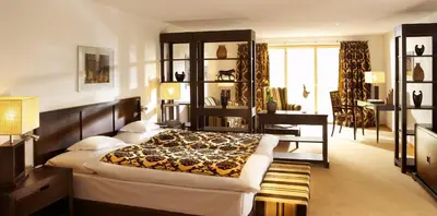 Ein Sitzbereich in der Unterkunft Waldhotel Doldenhorn