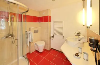 Ein Badezimmer in der Unterkunft Hotel Eden