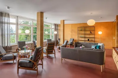 Ein Sitzbereich in der Unterkunft Crans-Montana Youth Hostel