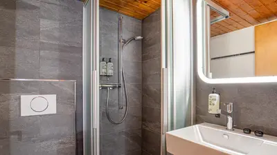 Ein Badezimmer in der Unterkunft Gasthaus Brünig Kulm