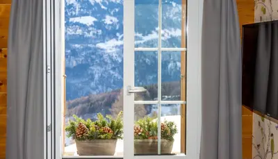 Ein allgemeiner Bergblick oder ein Berglick von des Gasthauses aus