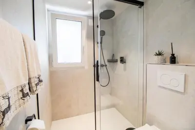 Ein Badezimmer in der Unterkunft Alpine Lodge