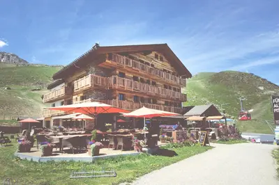 Ein allgemeiner Bergblick oder ein Berglick von der Pension aus