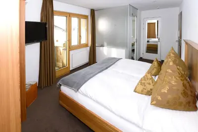 Ein Bett oder Betten in einem Zimmer der Unterkunft Hotel Alpina