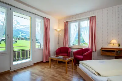 Ein allgemeiner Bergblick oder ein Berglick von des Gasthauses aus