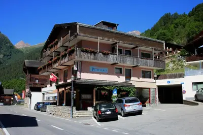 Ein allgemeiner Bergblick oder ein Berglick von des Gasthauses aus