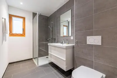 Ein Badezimmer in der Unterkunft Croix Noires FABULOUS & LUXURY chalet 11 pers by Alpvision Résidences